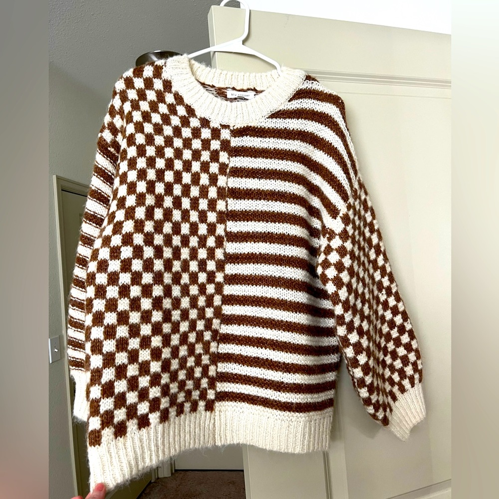Blu Pepper Checkered Sweater SIZE Medium NEVER WORN